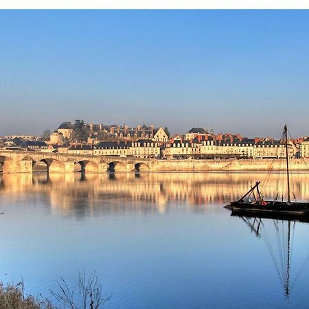 Apartamento Les Lumieres De La Loire Blois Exterior foto