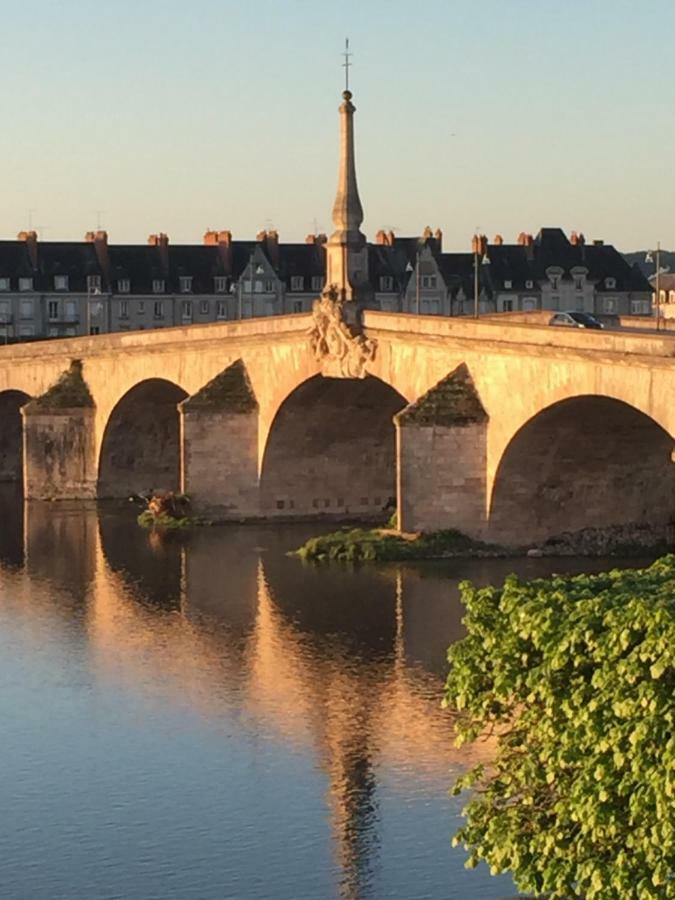 Apartamento Les Lumieres De La Loire Blois Exterior foto