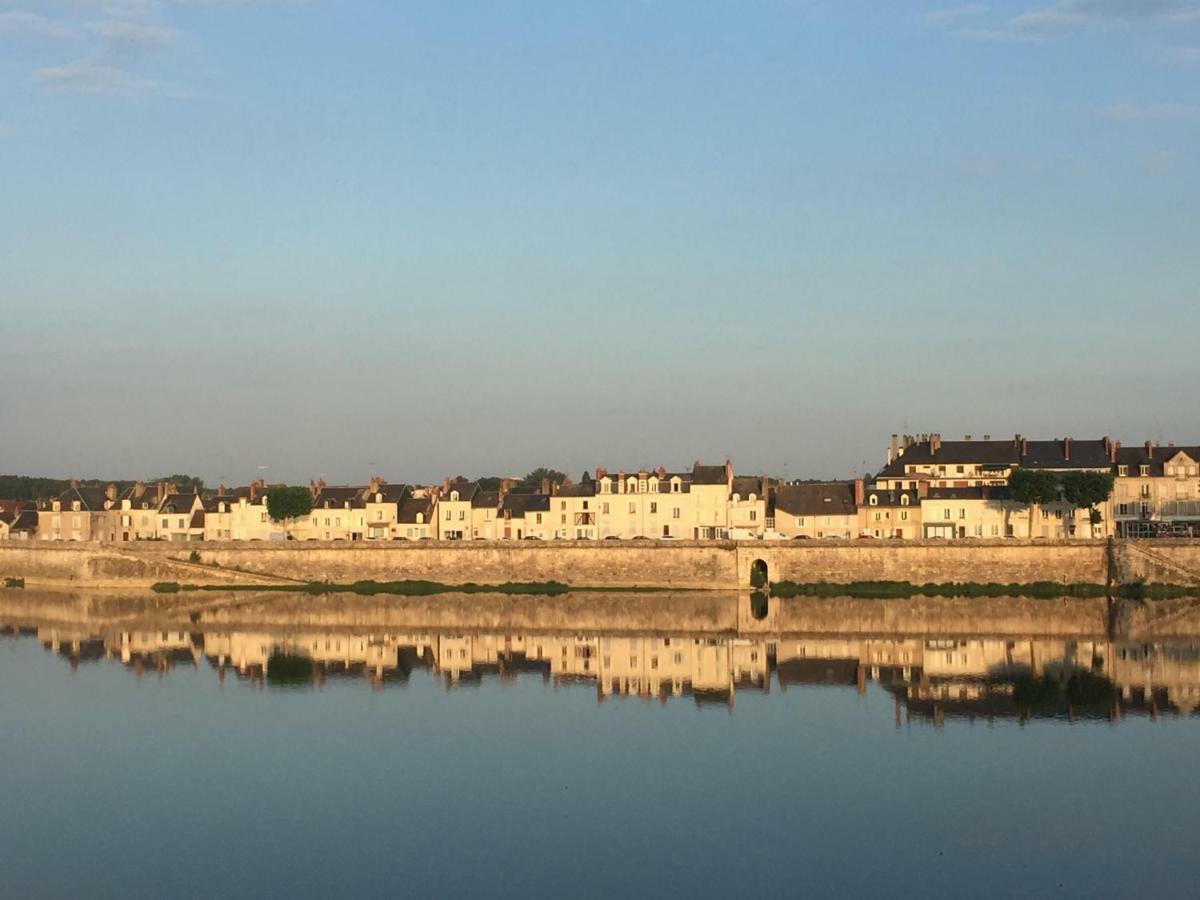Apartamento Les Lumieres De La Loire Blois Exterior foto